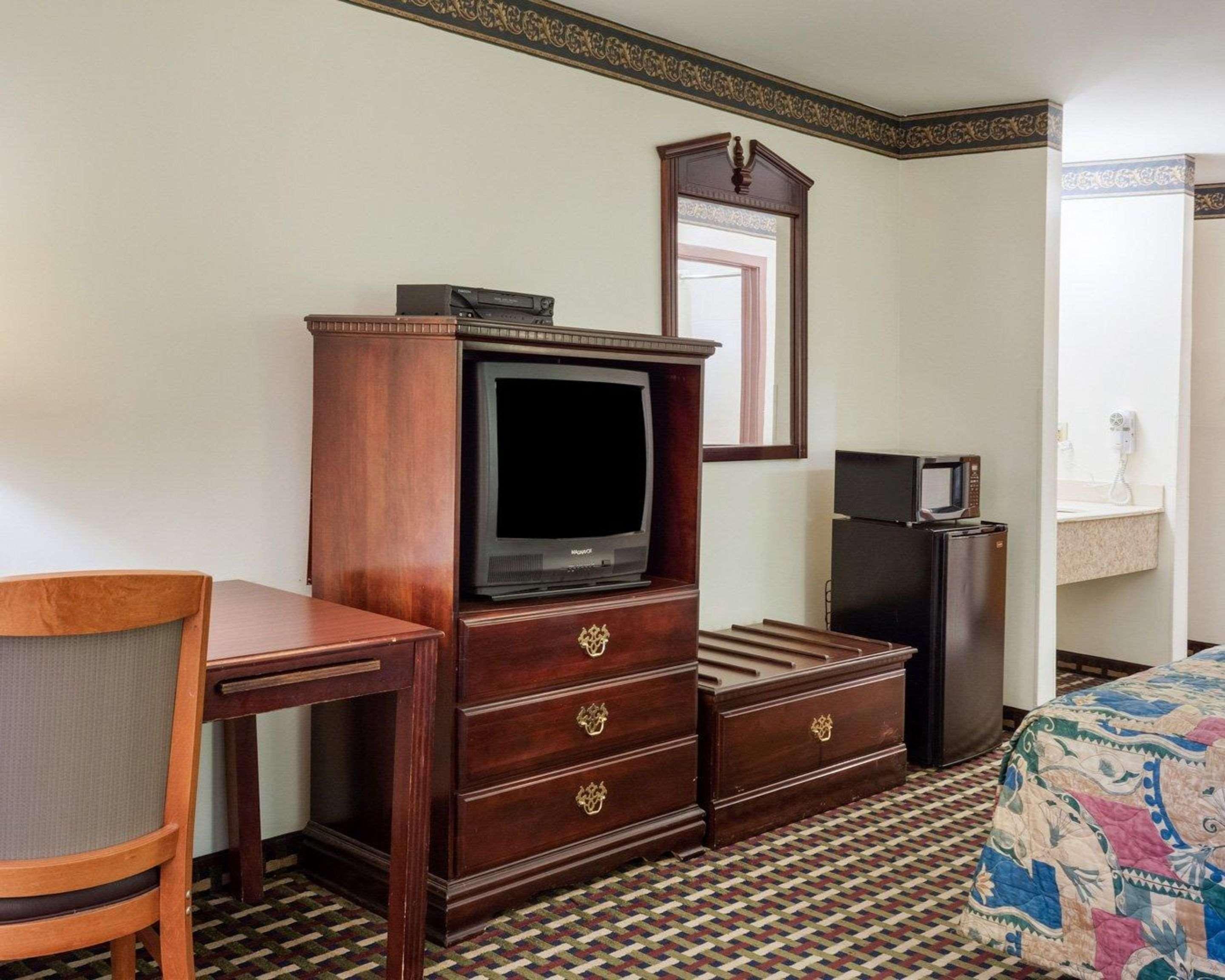 Econo Lodge Near Fort Gregg-Adams I-295 Хоупуел Екстериор снимка