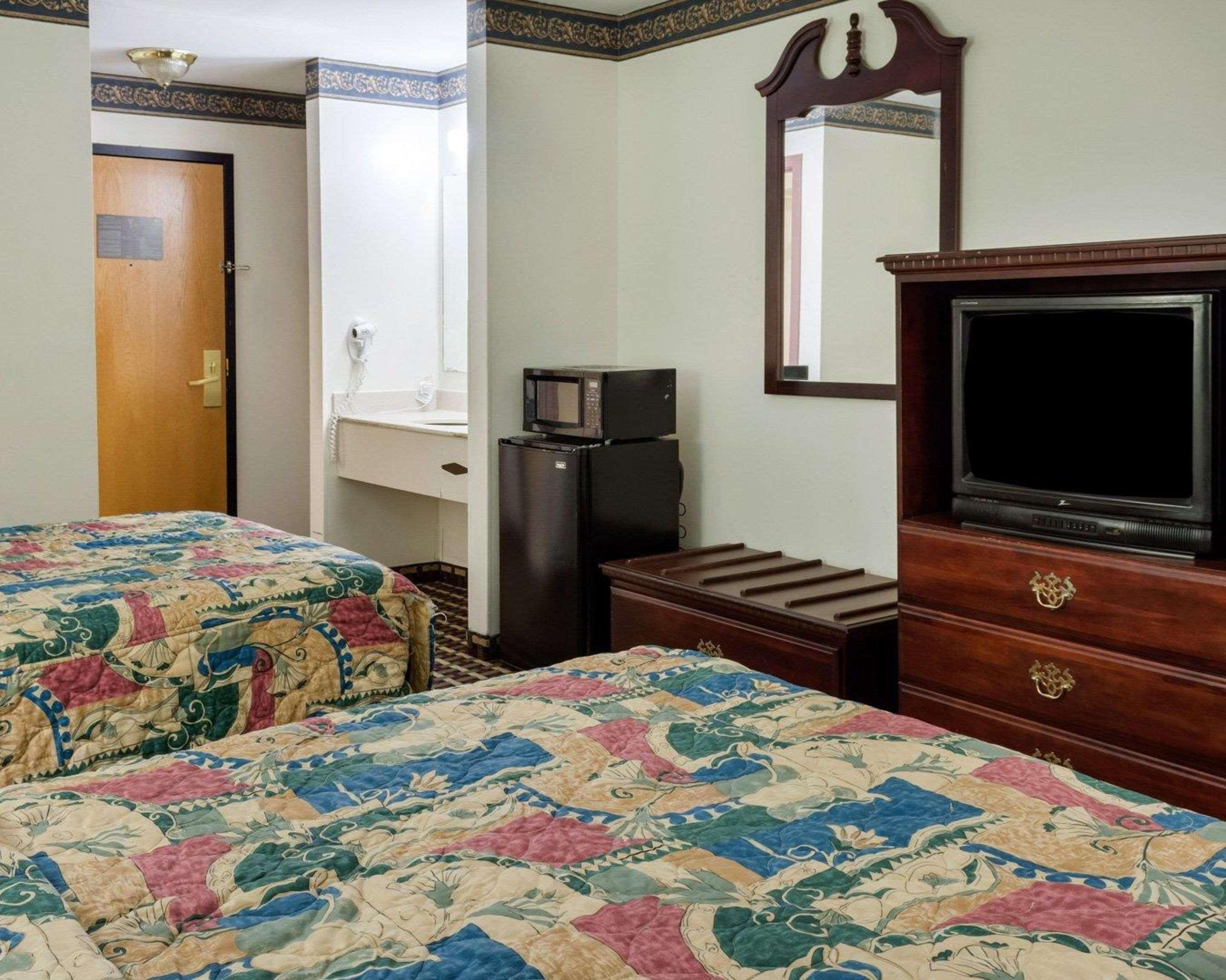 Econo Lodge Near Fort Gregg-Adams I-295 Хоупуел Екстериор снимка